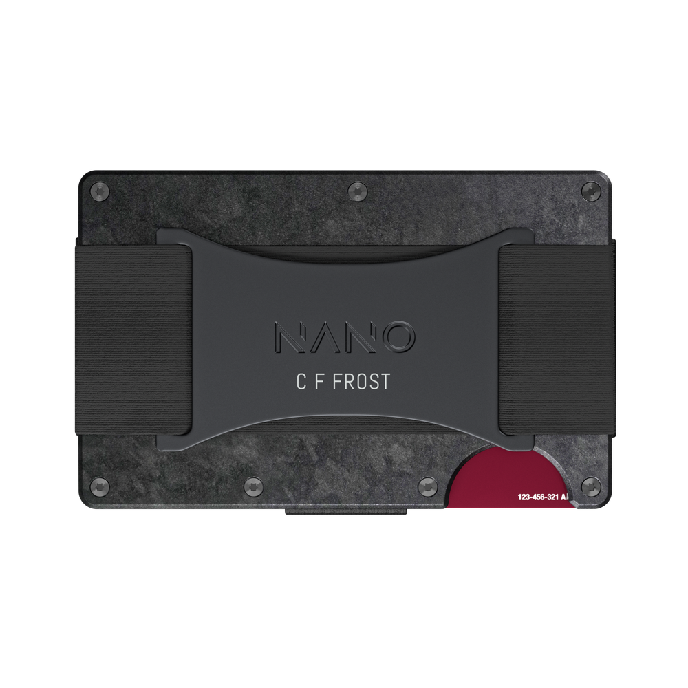 Nero Forged Carbon wallet with engraving on the rear Cash Strap plate